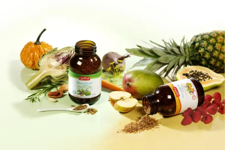 Die Kraft der Natur aus dem Glas / P. Jentschura präsentiert „WurzelKraft fruchtig“ und „WurzelKraft würzig“ Bild: Die Kraft der Natur aus dem Glas / P. Jentschura präsentiert „WurzelKraft fruchtig“ und „WurzelKraft würzig“