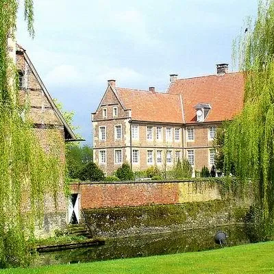 Bild: 100-Schlösser-Route: Von der Tatort-und Wilsbergstadt Münster auf die "Königin der Radrouten"