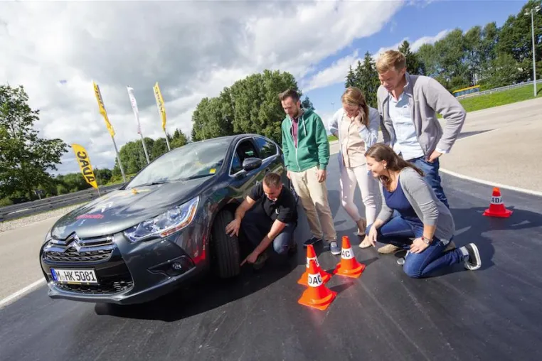 Immer mehr junge Autofahrer nutzen das Angebot zum Fahrsicherheitstraining in Leipzig und Dresden. Bild: Immer mehr junge Autofahrer nutzen das Angebot zum Fahrsicherheitstraining in Leipzig und Dresden.