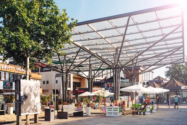 Bild: Open Air Kino unter dem Glasdach 