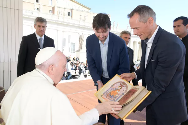 Bild: Papst freut sich über Gero-Codex aus Regensburg