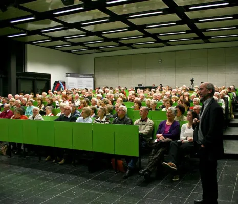 Bild: Duftforschung beeindruckt zahlreiche Besucher der GenerationenHochschule