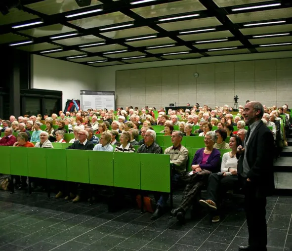 Bild: Duftforschung beeindruckt zahlreiche Besucher der GenerationenHochschule