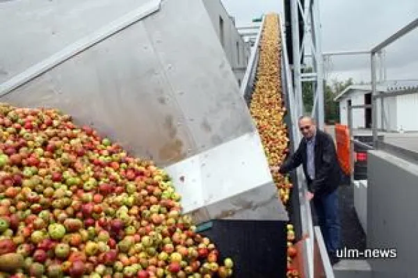 Bild: Burkhardt Fruchtsäfte kann mit neuer Anlage 100 Tonnen Obst pro Stunde annehmen