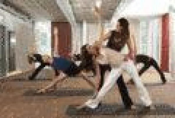 Bild: Infoabend zur Yogalehrer Ausbildung 2012 - RYT 200 - 9. September 2011 um 19:00 Uhr bei AIRYOGA in München