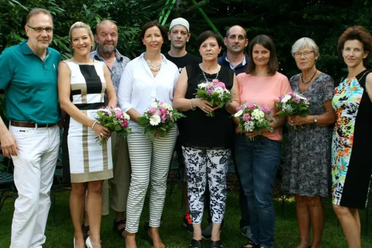 Für langjährige Mitarbeiter öffnete Familie Mix ihren Garten Bild: Für langjährige Mitarbeiter öffnete Familie Mix ihren Garten