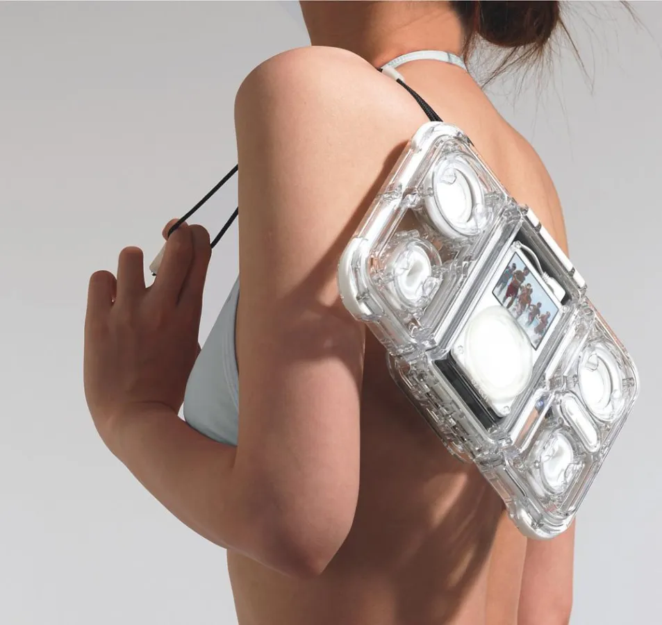 Das Music Showcase sieht nicht nur gut aus, sondern hält auch beim Badeurlaub den iPod geschützt.