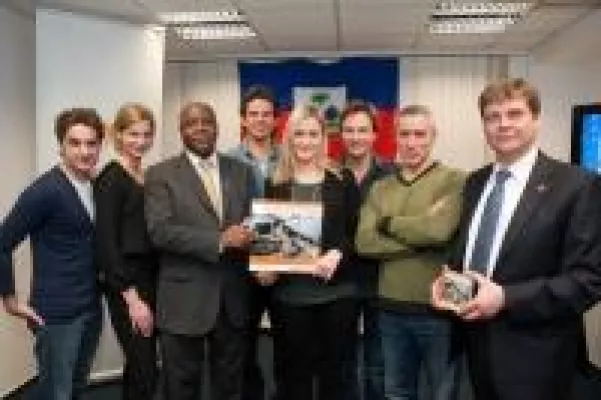 Bild: Ein Jahr nach dem Beben: Deutsche Stars lesen für Haiti