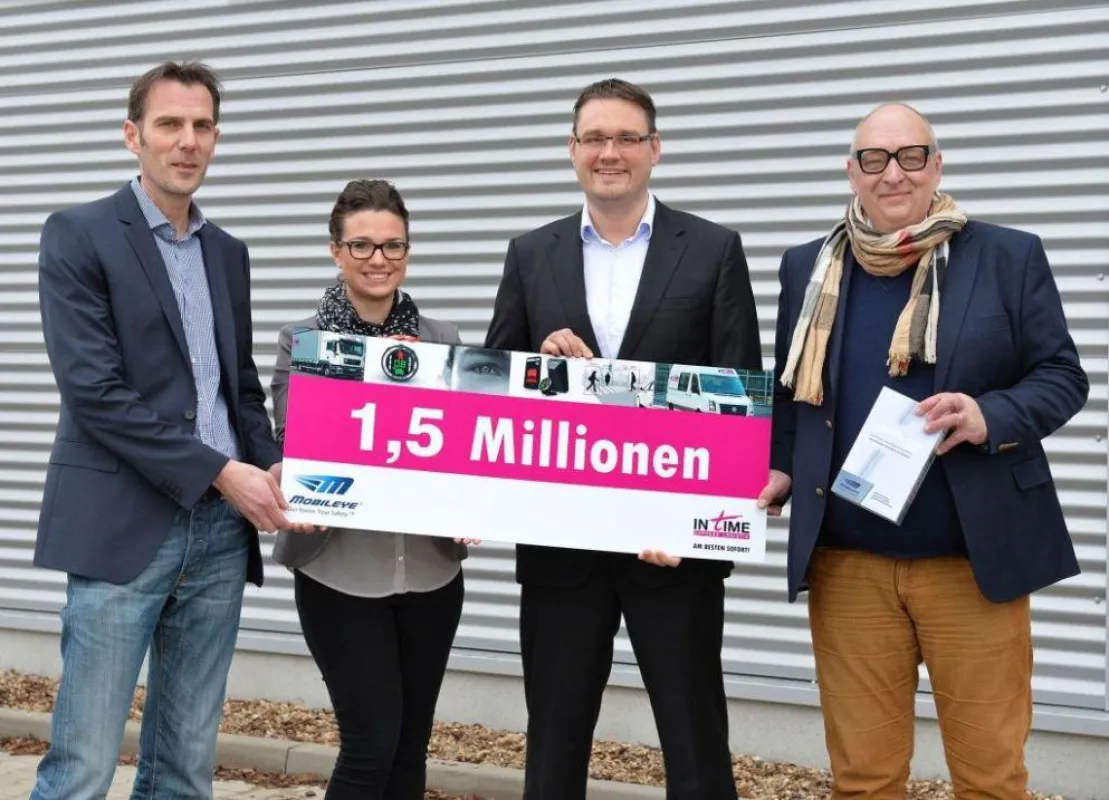 Übergabe des 1,5 millionsten Mobileye an IN tIME