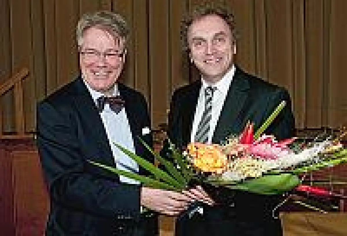 SRH Vorstandschef Prof. Klaus Hekking (links) und der neue Geschäftsführer Priv.-Doz. Dr. med. Uwe Leder bei der Amtseinführung (Quelle SRH, Fotograf Ulrich Fischer)