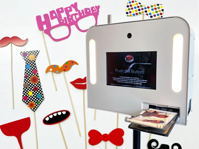 Bild: Fotobox mieten in Leipzig - Mit dem Sofortbild-Erlebnis die Hochzeit und Geburtstagsparty in Schwung bringen