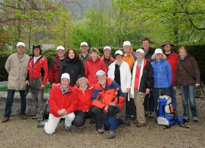 Bild: Zwölf Wanderfans treffen Bergsteiger-Legende