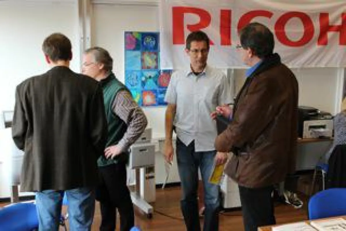 Arne Kraus freut sich über den ersten »Kieler Print Cocktail