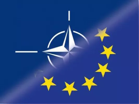 Bild: Bündnis am Scheideweg. Befreit sich Europa von den USA? Expertise von Dr. Wolfgang Klages / res politica®