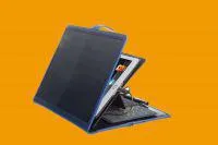 Bild: Erstes hybrides Mobilbüro versorgt IPad mit Solarenergie