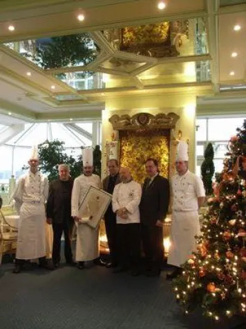 Höchste Auszeichnung: Maître Jörg Reinhardt zum Euro-Toques Chefkoch berufen Bild: Höchste Auszeichnung: Maître Jörg Reinhardt zum Euro-Toques Chefkoch berufen