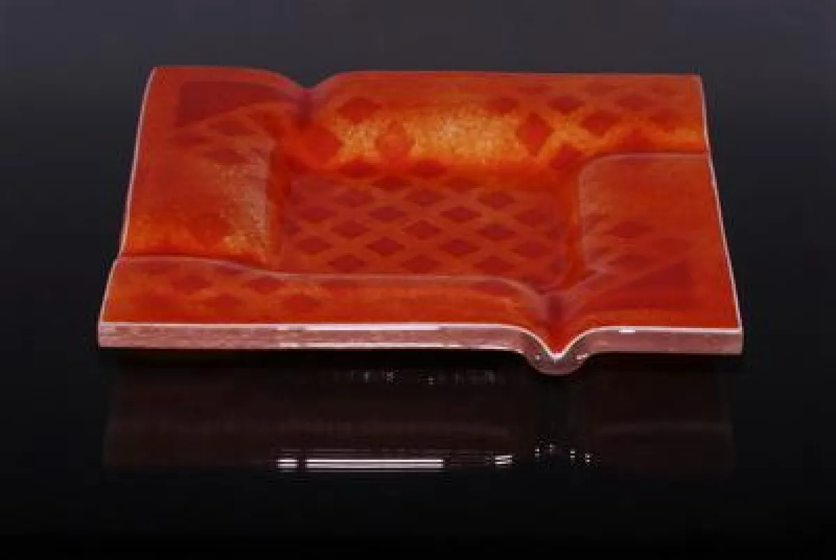 Individualität für das Wohnzimmer: handgemachte Glasschale