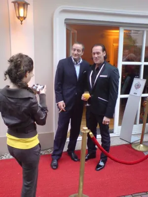 Bild: Prinz Michael von Anhalt eröffnet Maßschneiderei im Frankfurter-Westend