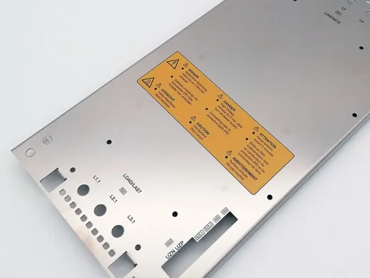 Bild: Technische Bauteile aus Metall bedrucken mit dem UV-LED Digitaldruck