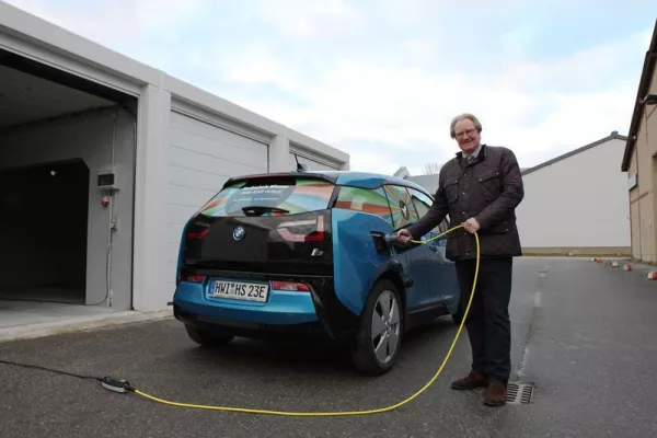 Bild: Sonne im Tank: Wismarer Hochschule als erste in M-V mit Elektroauto unterwegs