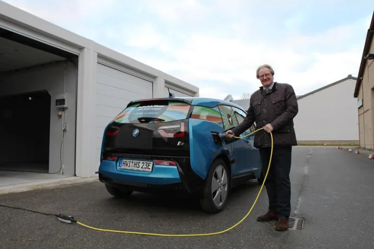 Bild: Sonne im Tank: Wismarer Hochschule als erste in M-V mit Elektroauto unterwegs