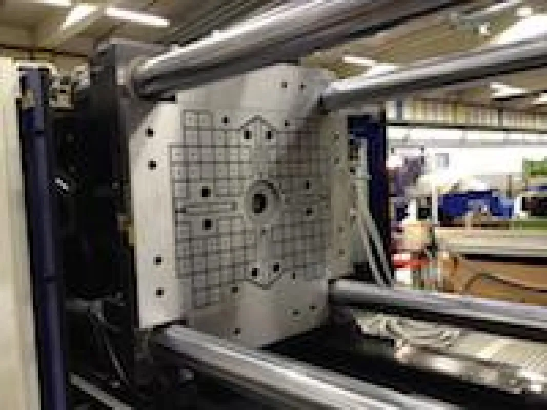 Magnetspannsystem für eine 800 t Spritzgießmaschine (Foto: ROEMHELD).