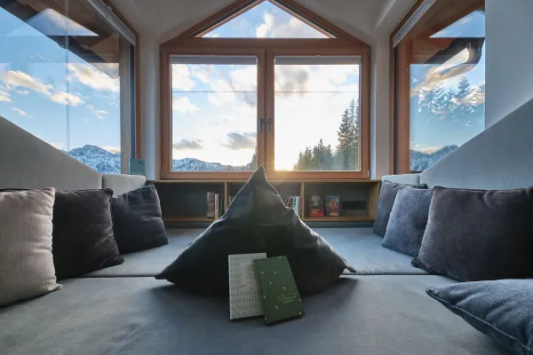 Bild: 12.000 Bücher als Markenzeichen: Austrian Hideaways eröffnet Boutique-Hotel mit vertikaler Bibliothek 