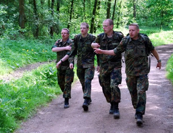 Bild: Mit Karte und Kompass quer durch das Bergische Land