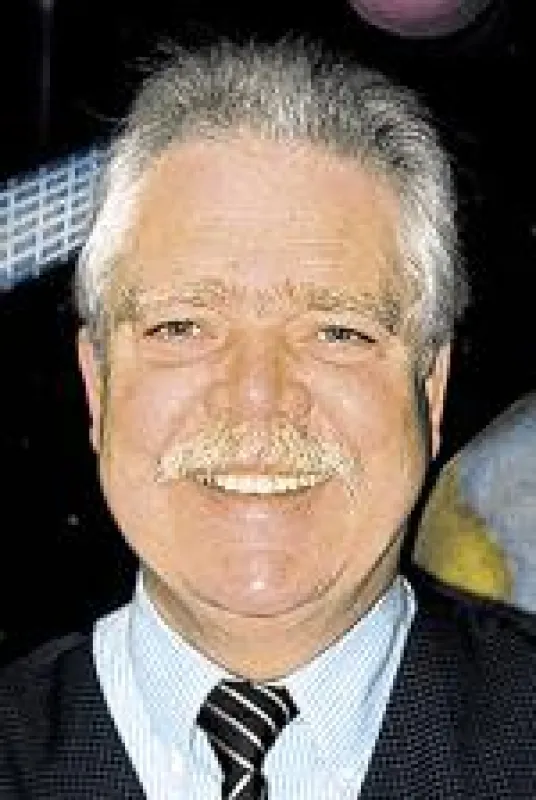 Sönke Lorenzen hat sich seit 1991 im Fachhandel mit Lizensierung, Entwicklung, Produktion und Verkauf von Satellitenempfangsanlagen einen Namen gemacht. Unter der Marke SL vertreibt sein Unternehmen R
