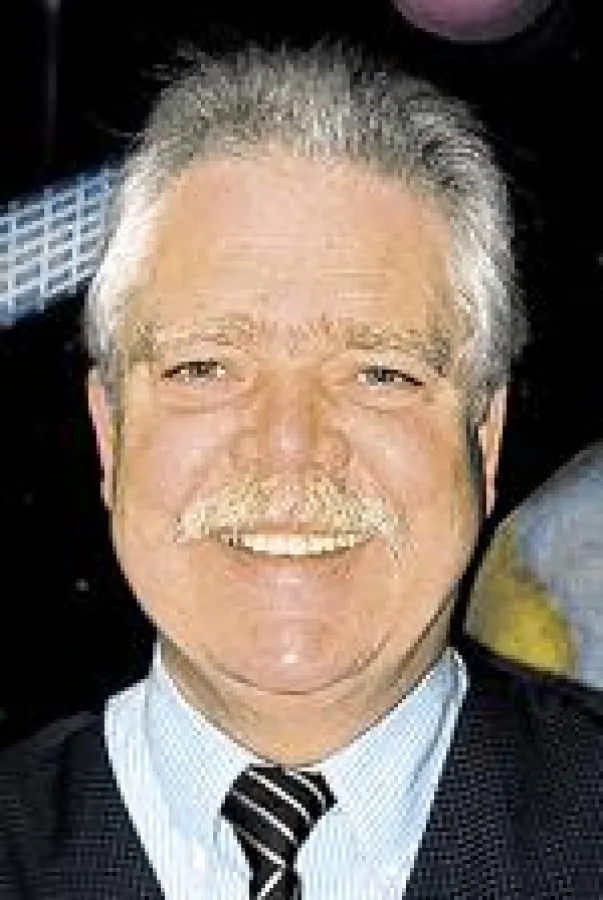 Sönke Lorenzen hat sich seit 1991 im Fachhandel mit Lizensierung, Entwicklung, Produktion und Verkauf von Satellitenempfangsanlagen einen Namen gemacht. Unter der Marke SL vertreibt sein Unternehmen R