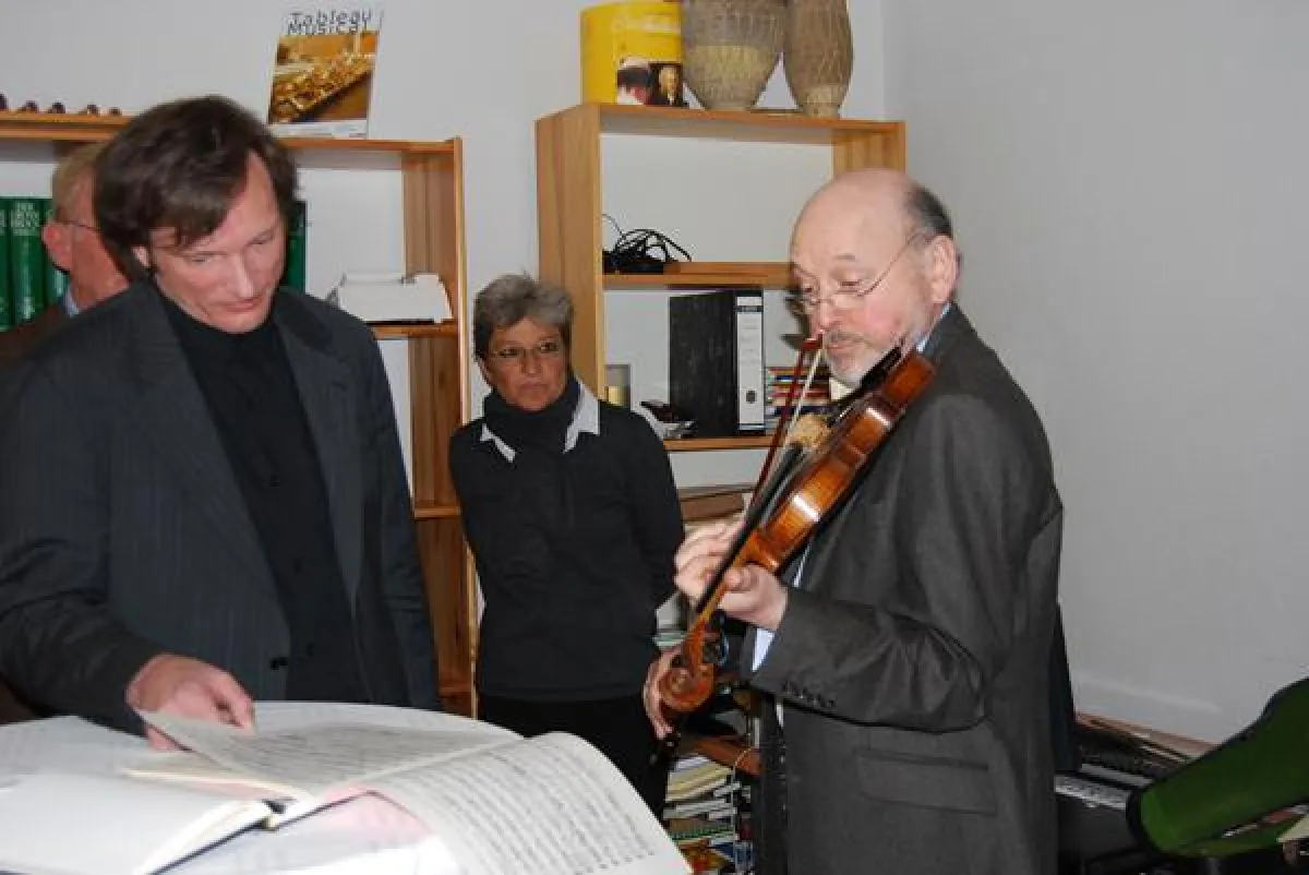 Clive Brown spielt AUszüge aus Spohrs Werken.