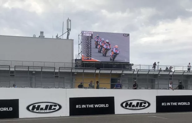 AV-X rüstet MotoGP mit hochauflösendem LED-Material aus Bild: AV-X rüstet MotoGP mit hochauflösendem LED-Material aus