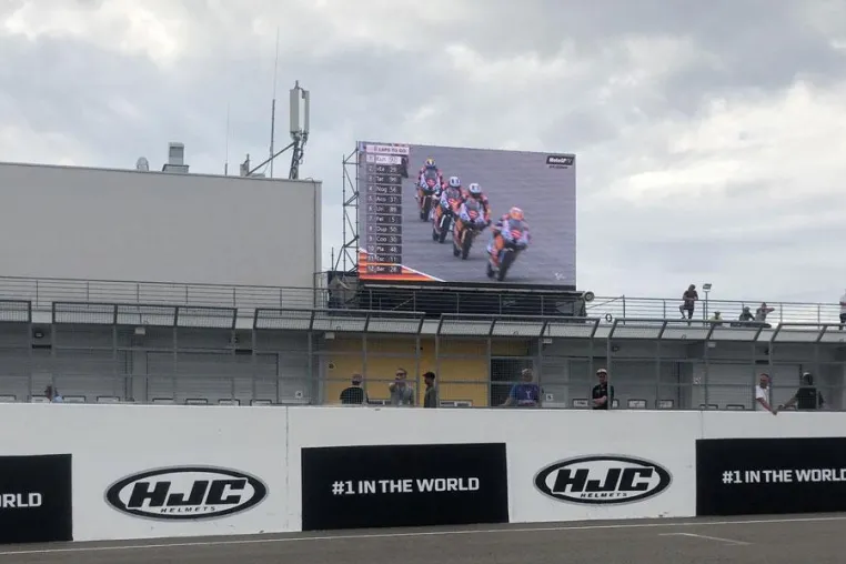 Bild: AV-X rüstet MotoGP mit hochauflösendem LED-Material aus