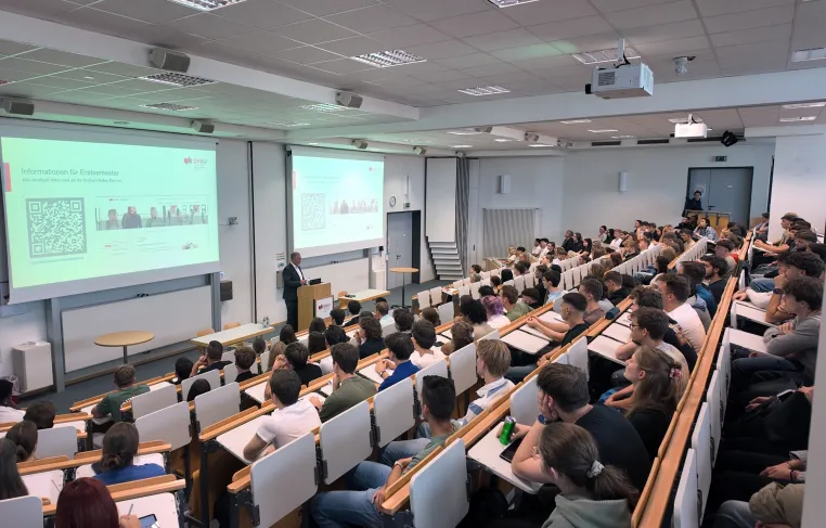 Willkommen an der DHBW Karlsruhe! Über 1.000 Erstsemester starten ins Studium Bild: Willkommen an der DHBW Karlsruhe! Über 1.000 Erstsemester starten ins Studium
