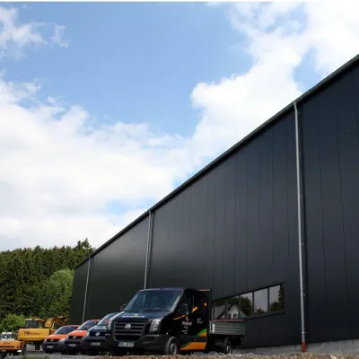 Bild: Neue moderne Produktonshalle zur Vorfertigung von Holzrahmbenbau Häusern in Meschede - Freienohl