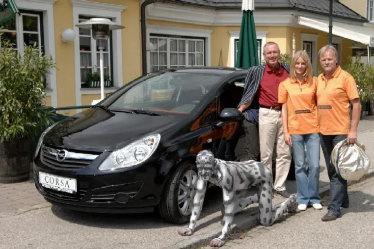 Bild: Opel Mairhuber – Kalender Shooting für “CATPEOPLE - CATPEOPLE 2008”