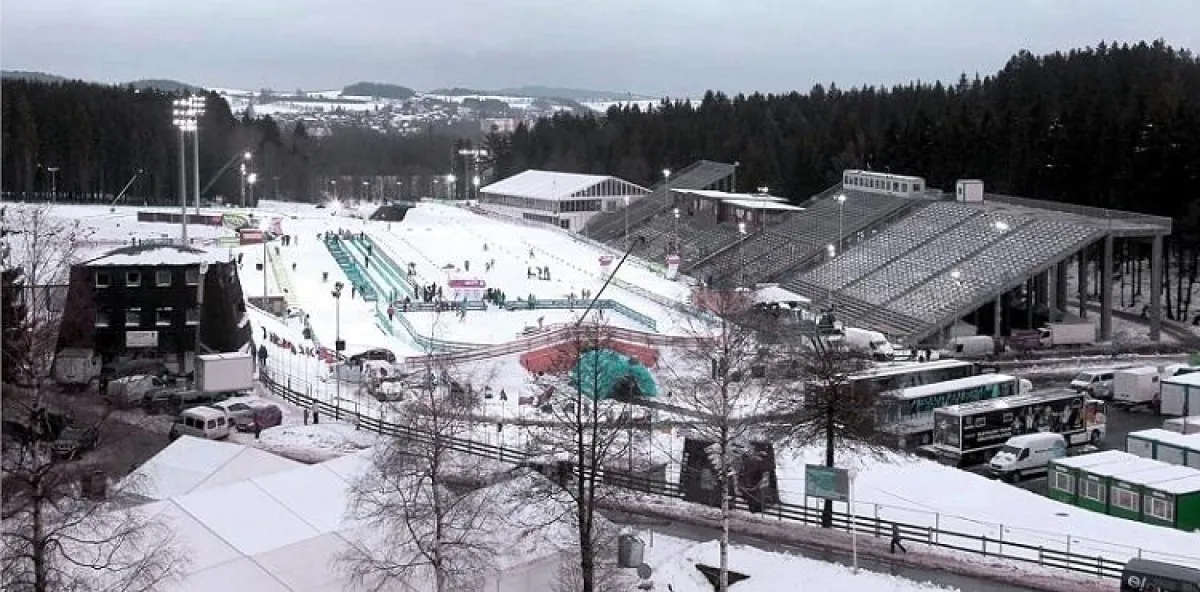 Das neue Biathlon-Stadion in Nove Mesto. Während des Weltcups wurde das Losberger VIP-Zelt entlang d