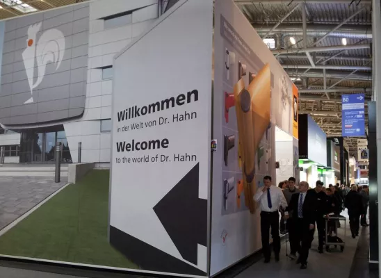 Bild: Dr.Hahn auf der Fensterbau 2014 - Neue Bandserien und spezielle Applikation für Smartphones