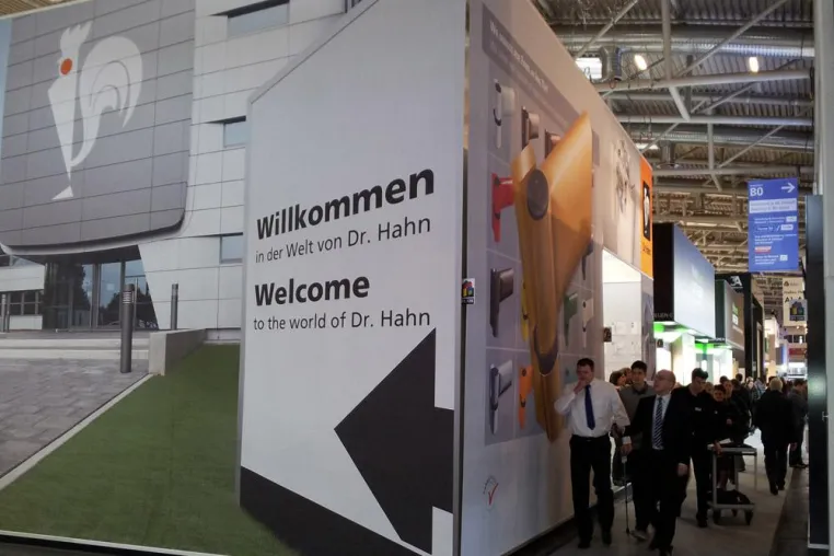 Bild: Dr.Hahn auf der Fensterbau 2014 - Neue Bandserien und spezielle Applikation für Smartphones