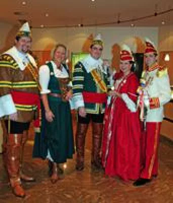 Bild: Närrisches Gipfeltreffen im Mercure - Hoteldirektor Tom Tröbs begrüßte Mainzer Prinzenpaar