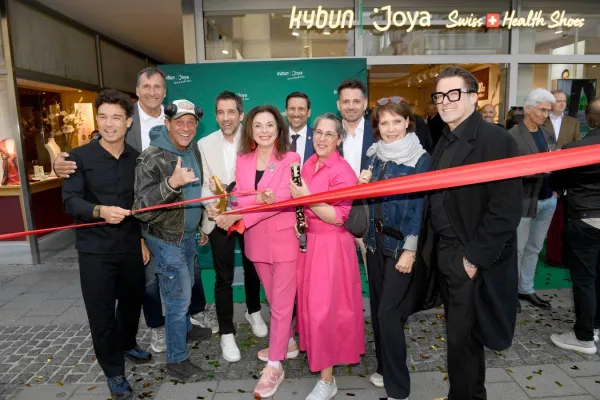 Bild: Die VIP-Eröffnung für die neue Dimension des Gehens: kybun Joya eröffnet Flagship Store in Münchens Nobelmeile