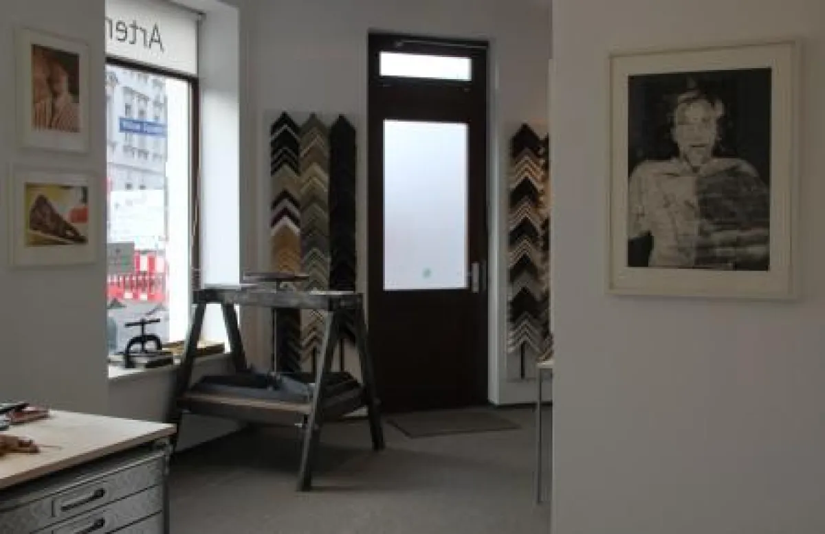 Ausstellungsraum mit Werkstattcharme: Grafiken von Patrick Fauck im Artemio