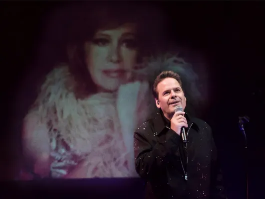 Zum 1. Mal in Bremen - die KNEF story - Multimediale Biographicals aus der Hamburger Kammeroper Bild: Zum 1. Mal in Bremen - die KNEF story - Multimediale Biographicals aus der Hamburger Kammeroper