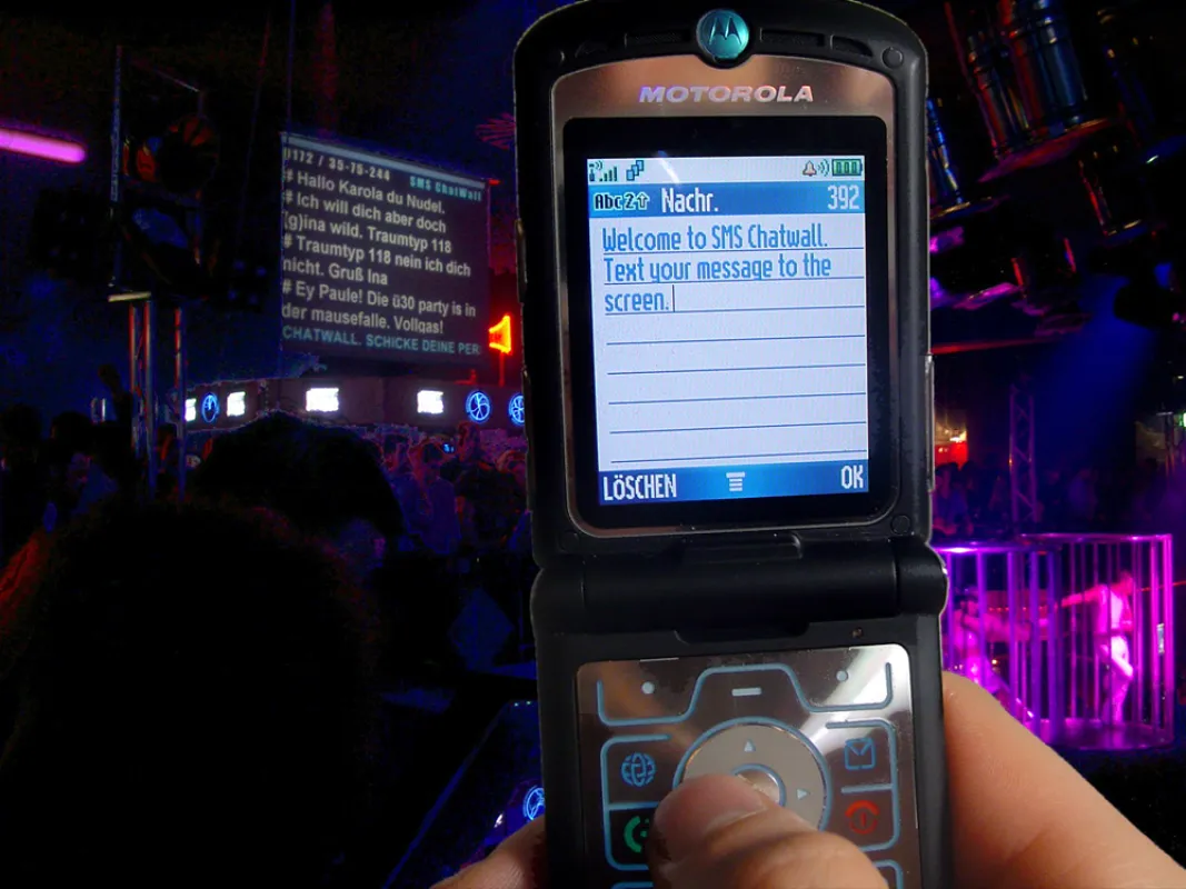 SMS Party mit der Chatwall.