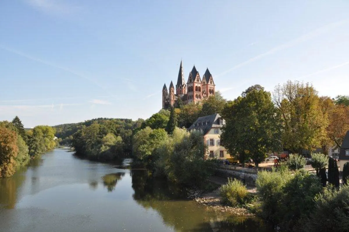 Der Hessenweg führt durchs Lahntal nach Limburg