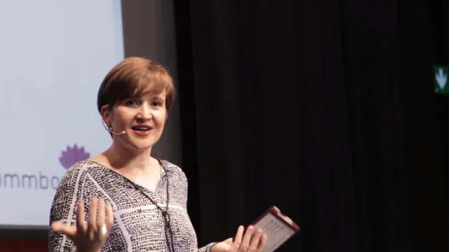 Bild: Gaby Feile als Referentin bei der Premiere des Business-Expertenforums