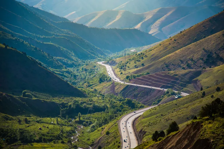 Frostige Innovationen: Wie temperaturgeführte Transporte nach Usbekistan die Waren sicher ans Ziel bringen Bild: Frostige Innovationen: Wie temperaturgeführte Transporte nach Usbekistan die Waren sicher ans Ziel bringen