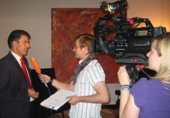 Bild: Pecunia – das neue TV-Finanz & Versicherungsmagazin vom Makler des Jahres 2010- der Magnu GmbH