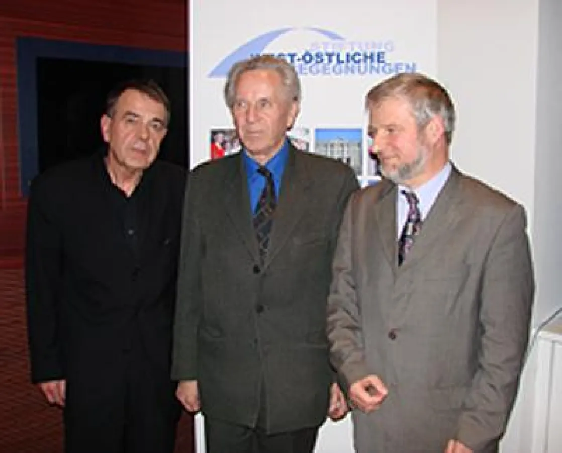von links: Jürgen Ebert (SODI), Prof. Dr. Vasilij Nesterenko (BELRAD), Dr. Helmut Domke (Stiftung West-Östliche Begegnungen)