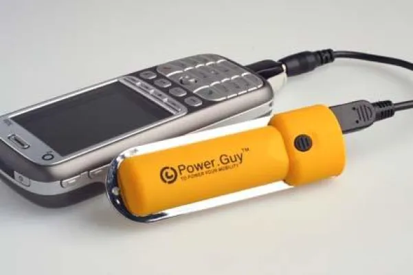Bild: PowerGuy® E-Charger E.100, die mobile Energiequelle für Handys, mobile MP3-Player und PDA’s